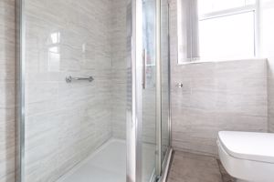 Shower room- click for photo gallery